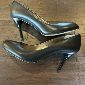 Sam Edelman | Black Round Toe Pumps